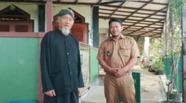 Mbah Pono Aca (72), juru kunci yang telah merawat kompleks Makam Ki Ageng Wonosobo selama 14 tahun