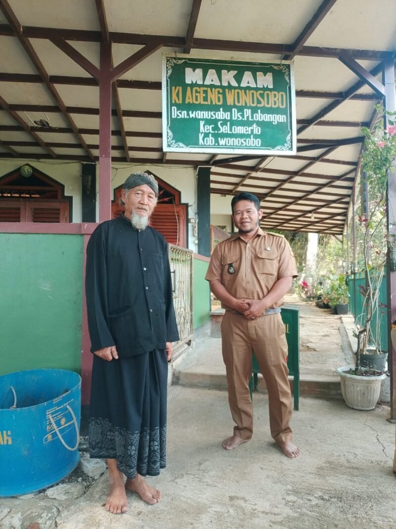 Mbah Pono Aca (72), juru kunci yang telah merawat kompleks Makam Ki Ageng Wonosobo selama 14 tahun
