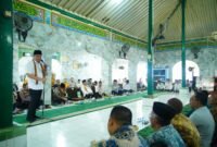 Gubernur Sumsel Herman Deru menyampaikan arahan saat menghadiri peringatan Maulid Nabi Muhammad SAW di Masjid Al-Istiqomah, Desa Ulak Embacang, Sanga Desa, Muba