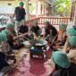 Foto tim HIMASEPTA UMY melakukan pendampingan pembuatan minyak kelapa COCONUTRISE kepada warga Garongan, Panjatan, Kulon Progo  