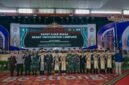 ubernur Lampung Rahmat Mirzani Djausal berfoto bersama Rektor Unila Prof. Lusmeilia Afriani dan jajaran senat pada Rapat Luar Biasa Senat memperingati Dies Natalis ke-61 Unila di GSG Unila  