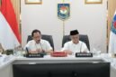 Menteri Dalam Negeri Muhammad Tito Karnavian selaku Ketua Satgas PRR Pascabencana Sumatera bersama Menteri Pendidikan Dasar dan Menengah Abdul Mu'ti memimpin rapat koordinasi pemulihan fasilitas pendidikan pascabencana.