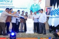 Sejumlah pejabat Kemnaker bersama perwakilan kementerian dan lembaga menekan tombol tanda dimulainya Program Pemagangan Nasional (MagangHub) Batch 2 Angkatan II.