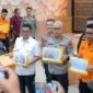 Gubernur Banten, Kapolda Banten, dan Kepala Kantor Basarnas Banten menunjukkan foto kru kapal, foto temuan jenazah, dan peta jarak lokasi penemuan dalam konferensi pers pencarian korban KM Arupadhatu 1.