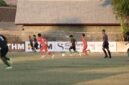 Pemain PS Condongcatur dan PS Porab berebut bola pada laga pembuka Liga Seri A Askab PSSI Sleman 2026. PS Condongcatur menang 2-1.