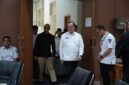 Sekda Sumsel Edward Candra tiba di ruang pertemuan untuk mengikuti kegiatan Pengukuhan IKK.