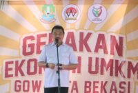 Wakil Wali Kota Bekasi Abdul Harris Bobihoe menyampaikan sambutan pada Gerakan Ekonomi UMKM GOW Kota Bekasi.