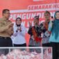 Purnama Wulan Sari Mirza bersama Sekdaprov Lampung Marindo Kurniawan dan Ketua DWP Provinsi Lampung Agnesia Bulan Marindo meramaikan sesi pengundian kupon dalam Peringatan HUT ke-81 PMI