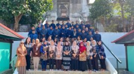 Sivitas akademika UWM Yogyakarta berziarah ke makam pendiri kampus di Imogiri dalam rangka Dies Natalis ke-44.