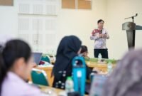 Aryanto, Supply Chain Spesialist PT Bio Farma (Persero) saat memberikan materi dalam kegiatan Workshop Logistics and Supply Chain Management yang diselenggarakan oleh UMY dan NUS