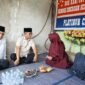 Gubernur Banten Andra Son didampingi Wali Kota Tangsel Benyamin Davnie memberikan dukungan moril kepada keluarga jurnalis yang hilang di perairan Selat Sunda saat berkunjung ke Serpong, Tangerang Selatan  