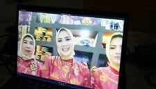 Ketua Umum Pengprov FGI Lampung Purnama Wulan Sari Mirza menyampaikan arahan dan melepas atlet senam ritmik Tri Wahyuni secara virtual untuk memperkuat Kontingen Indonesia di Asian Games 2026 Jepang, Sabtu (26/9/2026).