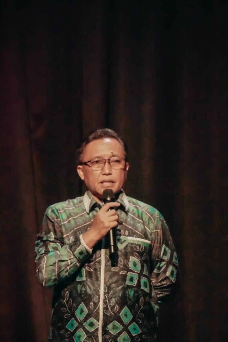 Kepala Dinas Kominfotik Provinsi Lampung Ganjar Jationo menyampaikan amanat tertulis Gubernur Lampung Rahmat Mirzani Djausal saat membuka Seminar Pekan Tuli Internasional 2026, Sabtu (26/9/2026).