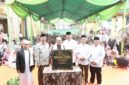 Wali Kota Bekasi Tri Adhianto bersama tokoh agama dan jajaran yang hadir berfoto bersama prasasti peresmian Masjid Jami Al-Khairiyah di Cimuning, Mustikajaya, Minggu (27/9/2026).