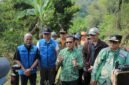 Dadang Supriatna didampingi jajaran pejabat daerah saat memantau kondisi lingkungan di wilayah Kabupaten Bandung