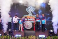 Wamenaker Afriansyah Noor (tengah) memukul gong tanda dibukanya acara Circuit Global Championship (CGC) Indonesia 2026 di Jakarta