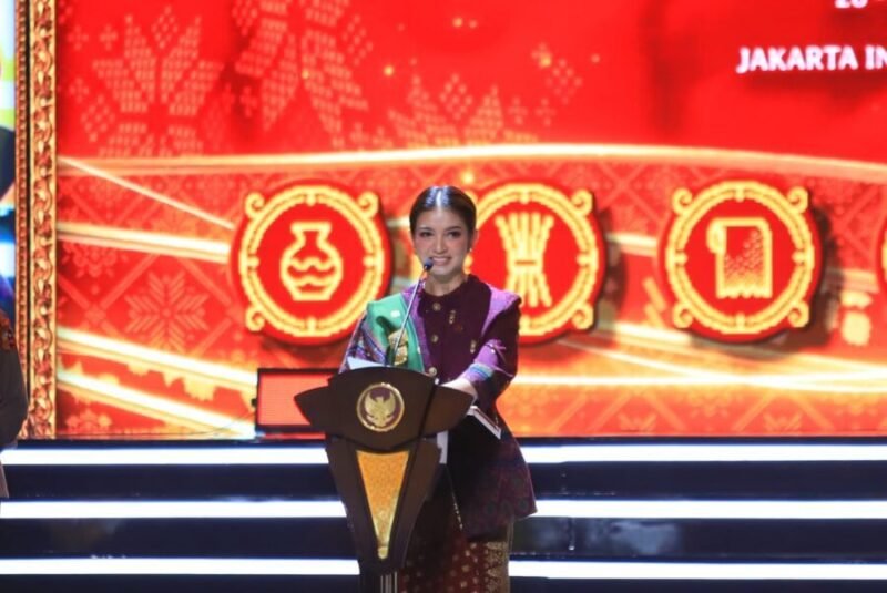 Selvi Gibran Rakabuming memberikan sambutan saat membuka pameran Kriyanusa 2026 di Jakarta International Convention Center