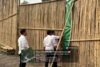Petugas Ditreskrimsus Polda Banten memeriksa lokasi yang diduga menjadi tempat penyimpanan BBM di Jalan Lingkar Selatan, Citangkil, Kota Cilegon, Senin (28/9/2026).