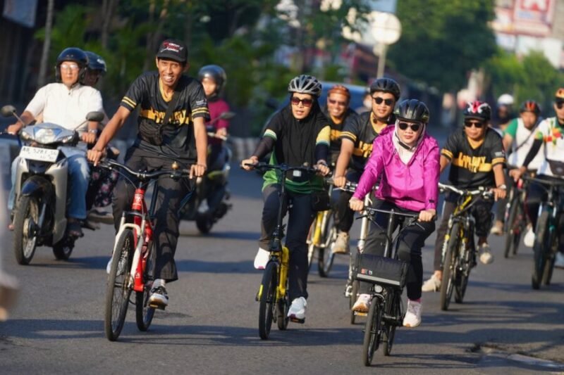 Kegiatan bersepeda bersama civitas UMY yang diselenggarakan oleh komunitas sepeda UMY Go