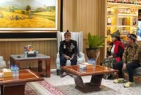 Prof. Dr. Dudung Abdurachman berdiskusi dengan Ketua MASDA Jawa Barat Irjen Pol. (Purn.) H. Anton Charliyan dan jajaran pengurus di Gedung Bina Graha