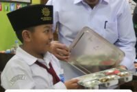DPC Gerakan Pemuda Marhaenis (GPM) Kota Yogyakarta mendesak pemerintah daerah segera melakukan pemeriksaan lapangan usai menerima pengaduan wali murid terkait dugaan gangguan kesehatan siswa SD swasta di Umbulharjo setelah mengonsumsi menu Makan Bergizi Gratis