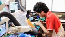 Salah satu kompetitor vokasi Indonesia fokus menyelesaikan tantangan pengerjaan perangkat elektronik pada ajang WorldSkills Competition (WSC) Shanghai 2026.
