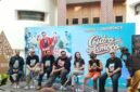 Jajaran pemain dan tim produksi foto bersama saat konferensi pers peluncuran film layar lebar Cidro Asmoro di Raminten's Kitchen, Yogyakarta