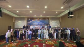 Manajemen Hotel Crystal Lotus Yogyakarta berfoto bersama para mitra usaha dan tamu undangan usai gelaran “EXPERIENCE SOMETHING NEW – An Exclusive Gathering with Our Valued Clients” di Crystal Grand Ballroom, Hotel Crystal Lotus Yogyakarta