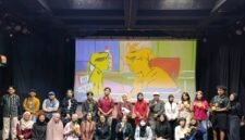 Para peserta dan penonton berfoto bersama usai penayangan film tema gastronomi yang diselenggarakan oleh Institut Français Indonésie (IFI) sebagai bagian dari rangkaian pemutaran film Rendez-vous Rasa 2026 di Auditorium IFI, Jakarta
