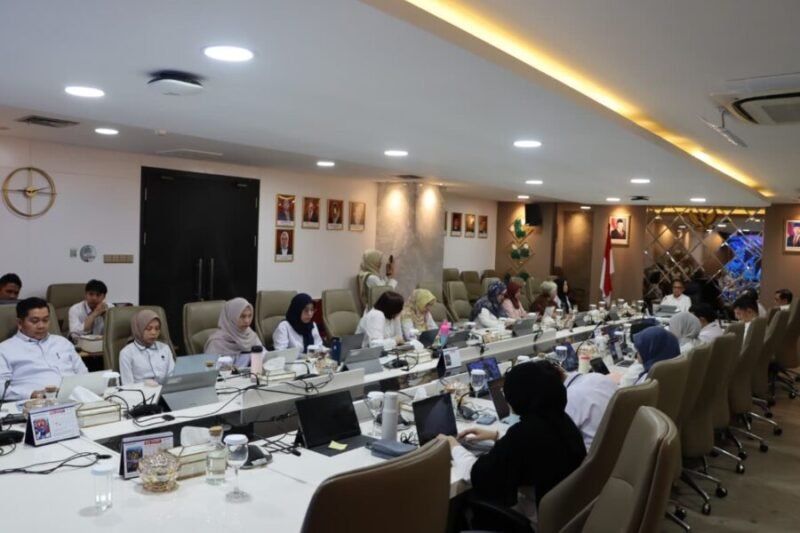 Jajaran pimpinan dan staf Kementerian Ketenagakerjaan (Kemnaker) mengikuti Webinar Ketenagakerjaan bertajuk Pekerja Rumah Tangga dalam Ekonomi Perawatan Menuju Pekerjaan yang Terlindungi dan Bermartabat