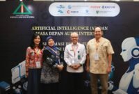 Sekretaris Jenderal Kementerian Ketenagakerjaan (Kemnaker) Cris Kuntadi (kedua dari kanan, kemeja putih) berfoto bersama para peserta usai menghadiri Seminar Nasional Internal Audit 2026 di Yogyakarta
