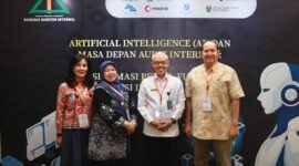 Sekretaris Jenderal Kementerian Ketenagakerjaan (Kemnaker) Cris Kuntadi (kedua dari kanan, kemeja putih) berfoto bersama para peserta usai menghadiri Seminar Nasional Internal Audit 2026 di Yogyakarta