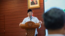 Achmad Dimyati Natakusumah memberikan sambutan sekaligus arahan pada Sosialisasi Pengelolaan ZIS-DSKL BAZNAS