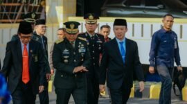 Marindo Kurniawan didampingi jajaran Forkopimda Provinsi Lampung berjalan menuju lokasi upacara di Kompleks Kantor Gubernur Lampung