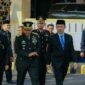 Marindo Kurniawan didampingi jajaran Forkopimda Provinsi Lampung berjalan menuju lokasi upacara di Kompleks Kantor Gubernur Lampung