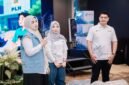 Ratu Syafitri Muhayati (kiri), memberikan penjelasan mengenai pentingnya penanaman nilai integritas kepada peserta pelatihan di Ballroom Jayakarta Villas Anyer
