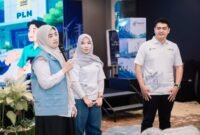 Ratu Syafitri Muhayati (kiri), memberikan penjelasan mengenai pentingnya penanaman nilai integritas kepada peserta pelatihan di Ballroom Jayakarta Villas Anyer