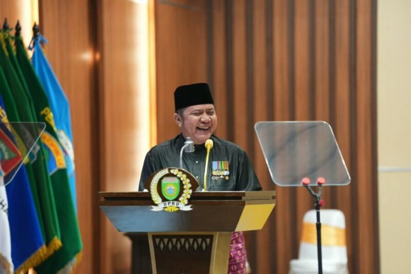 Dr. H. Herman Deru, menyampaikan pendapat akhir dalam Rapat Paripurna XLII DPRD Sumsel di Palembang