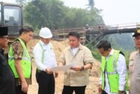 H. Herman Deru melakukan peletakan batu pertama (groundbreaking) pembangunan Jembatan Air Arisan Mendang di Desa Penyandingan, Ogan Ilir