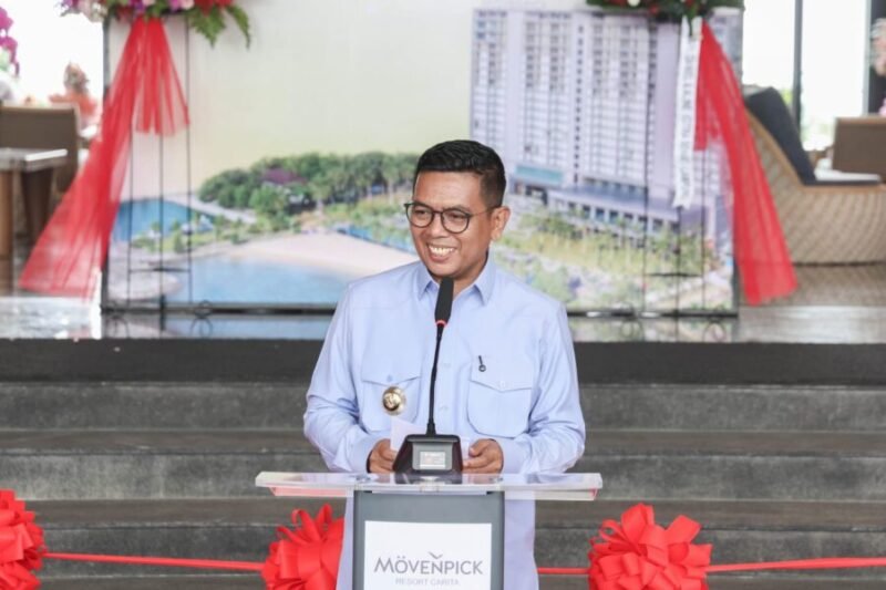 Gubernur Banten Andra Soni memberikan sambutan dalam sebuah acara di Banten