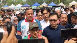 Cak Imin dan Wali Kota Bekasi meninjau langsung aktivitas Car Free Day, pasar rakyat, koperasi, dan UMKM di kawasan Vida Bekasi, Minggu (4/10/2026), disambut antusias warga dan awak media.
