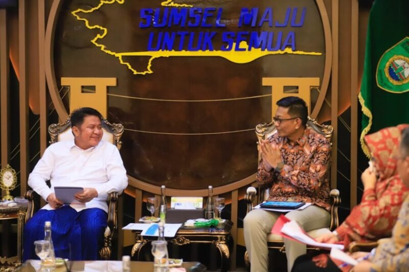 Suasana diskusi interaktif antara Gubernur Herman Deru dan Direktur Pelayanan Klinis Kemenkes RI Obrin Parulian untuk mendorong peningkatan mutu serta transparansi pelayanan kesehatan masyarakat.
