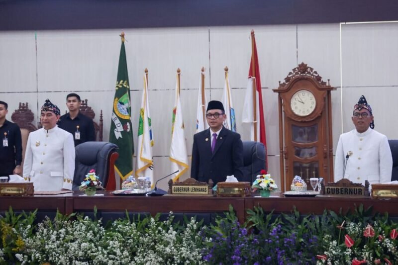 Andra Soni menghadiri Rapat Paripurna Istimewa DPRD Provinsi Banten dalam rangka Peringatan HUT ke-26 Provinsi Banten di Gedung DPRD, KP3B, Kota Serang.