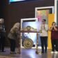 Foto Ana Windyawati, S.H., M.H., Staf Ahli Gubernur Bidang Hukum, Pemerintahan, dan Politik saat melakukan pemukulan gong sebagai tanda dibukanya The Future Fest 2026