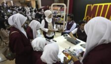 Peserta _The Future Fest_ 2026 mengunjungi both-both perguruan tinggi yang disediakan oleh LPDP