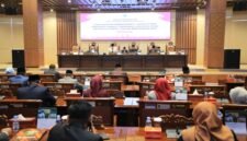 uasana Rapat Paripurna XLIV DPRD Provinsi Sumsel dengan agenda penyampaian Pemandangan Umum Fraksi-Fraksi terhadap Raperda APBD Sumsel TA 2027 di Ruang Rapat Paripurna DPRD Sumsel.