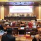 uasana Rapat Paripurna XLIV DPRD Provinsi Sumsel dengan agenda penyampaian Pemandangan Umum Fraksi-Fraksi terhadap Raperda APBD Sumsel TA 2027 di Ruang Rapat Paripurna DPRD Sumsel.