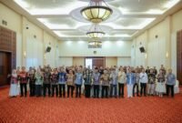 Rahmat Mirzani Djausal foto bersama lintas sektor usai kegiatan sinergi dan kolaborasi CSR dengan dunia usaha di Kantor Perwakilan Bank Indonesia Provinsi Lampung