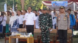 Suasana khidmat upacara pembukaan, dihadiri oleh Wagub Cik Ujang, unsur Forkopimcam Gelumbang, kepala sekolah, serta tamu undangan lainnya.