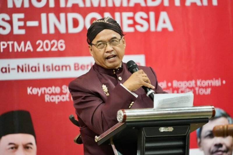 Ketua Panitia Forkom GB-PTMA 2026, Prof. Dr. Sidik Jatmika, M.Si., menyampaikan sambutan dan gagasannya mengenai